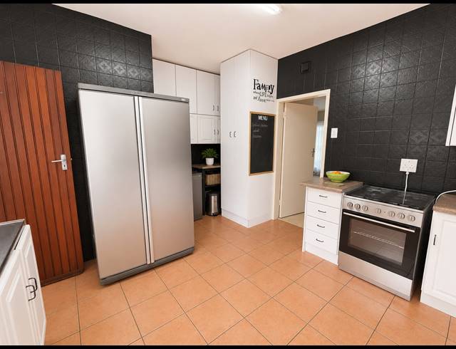 3 BEDROOM TOWNHOUSE TO LET IN THREE RIVERS PROPER